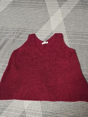 Ribbed V‑Neck Knit Tank in Berry
